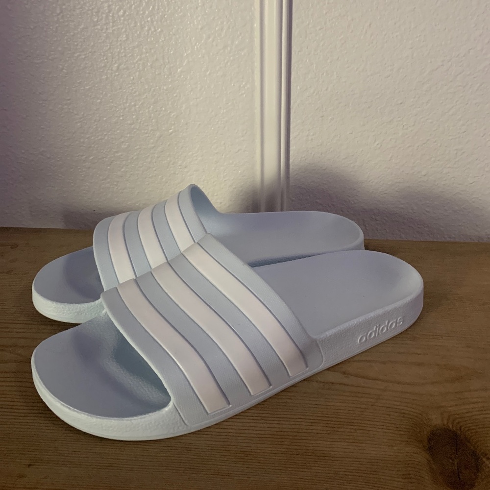Adidas men’s and women slides sz10 men’s size 11 women’s size